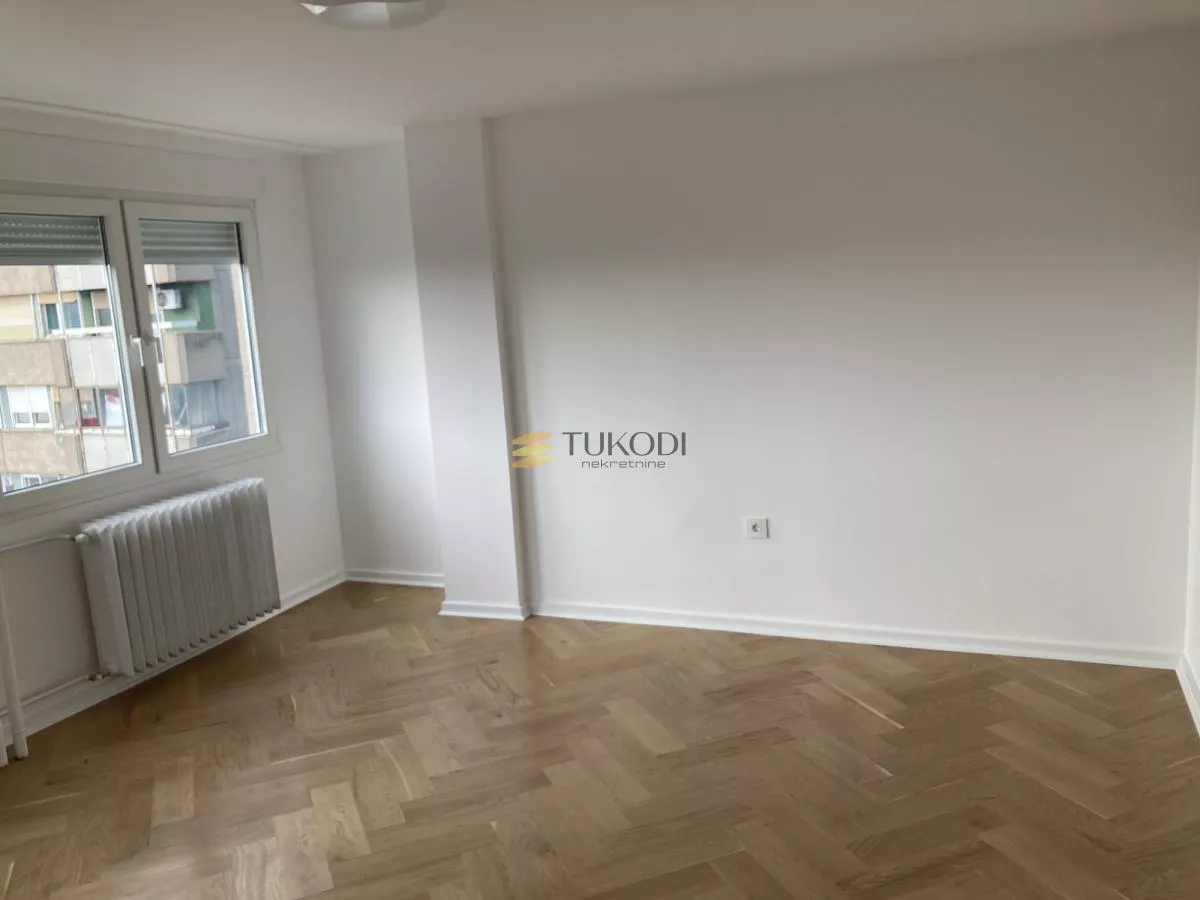 Trosoban stan 66m2,Liman 3 - slika 1