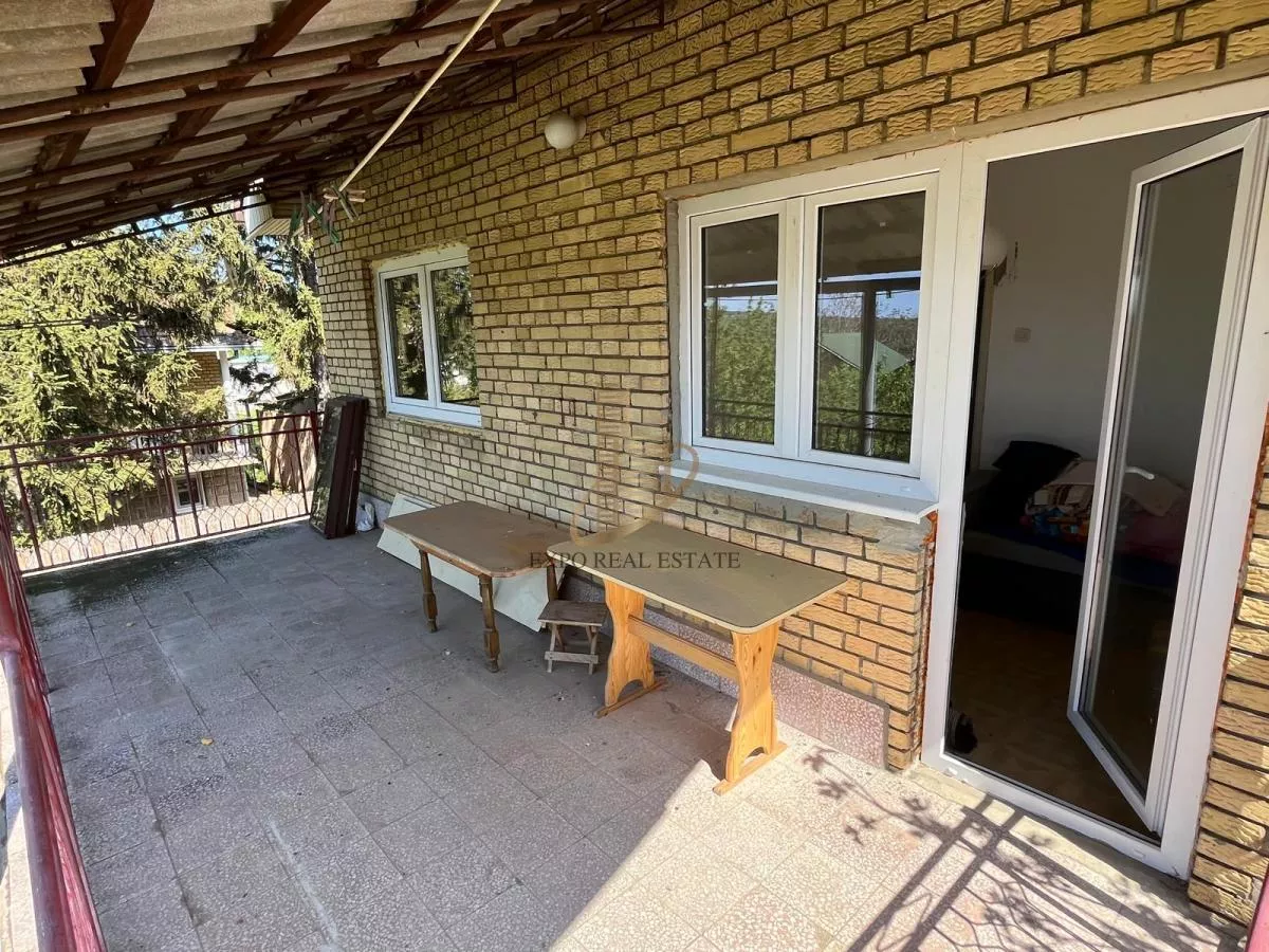 Uknjižena kuća sa pomoćnim objektima i voćnjakom - photo 8