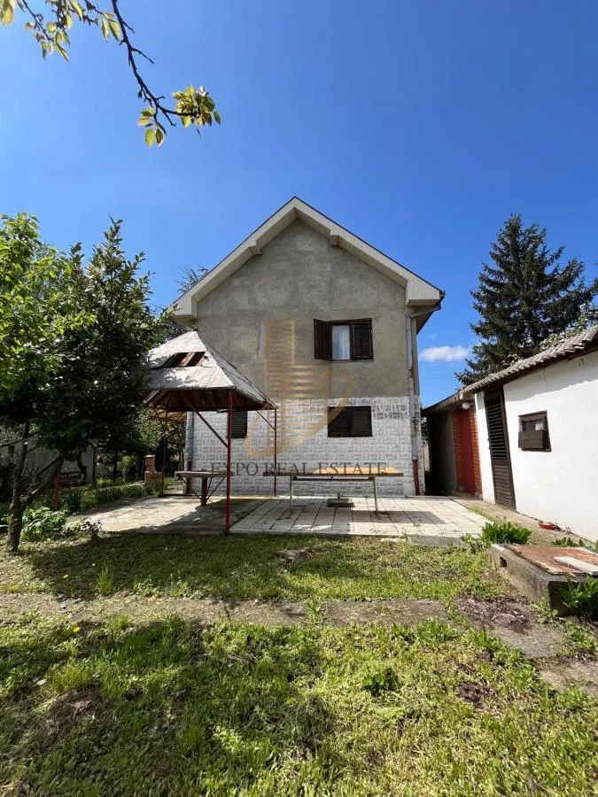 Uknjižena kuća sa pomoćnim objektima i voćnjakom - photo 20