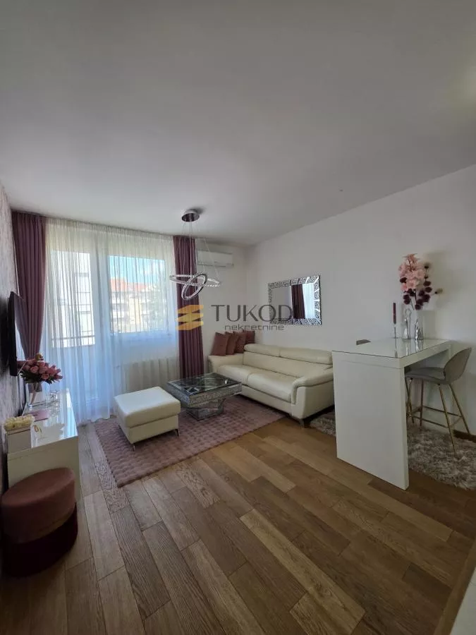 Jednoiposoban stan 34 m², Centar, Novi Sad, 2. sprat - photo 1