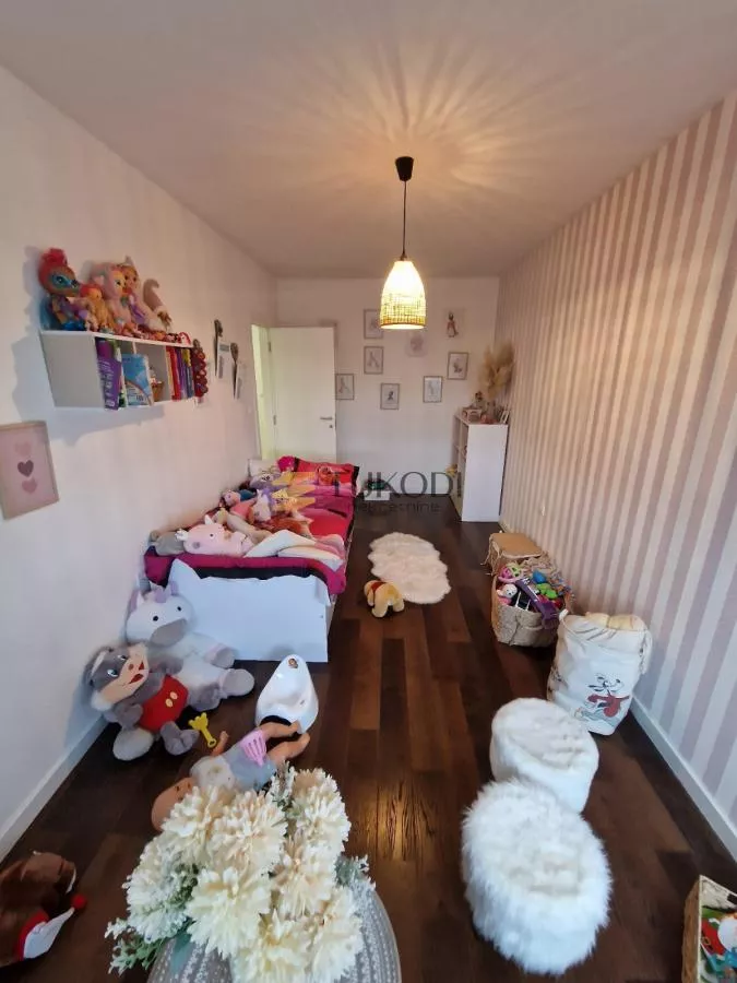 Izdavanje 4,0 stan od 145m2 - Telep - slika 17