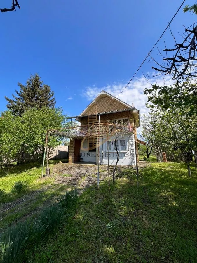 Uknjižena kuća sa pomoćnim objektima i voćnjakom - photo 6