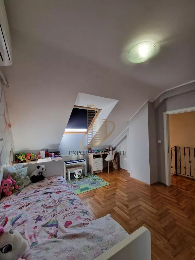 Izuzetan duplex od 120m2+60m2 terase -Nova Detelinara - slika 7