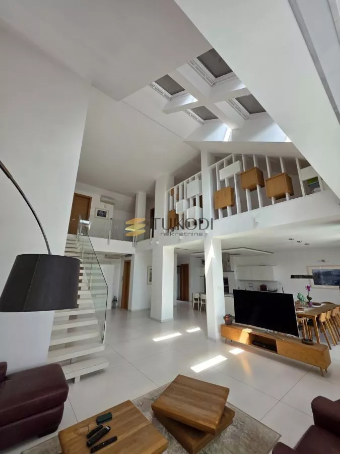 Duplex 292m2 + 60m2 Vase Stajića novogradnja - photo 1