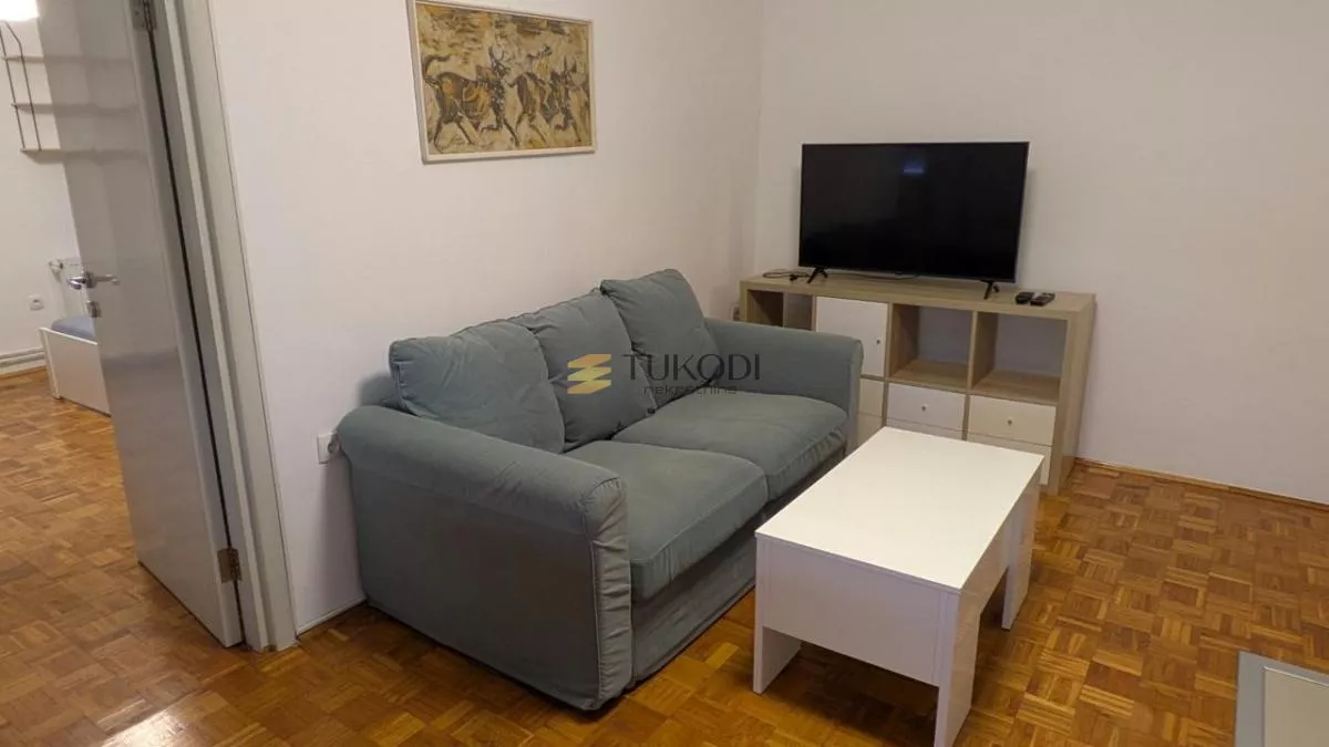 Izdavanje stana – Zemun, Magistratski trg | 45 m² - photo 1