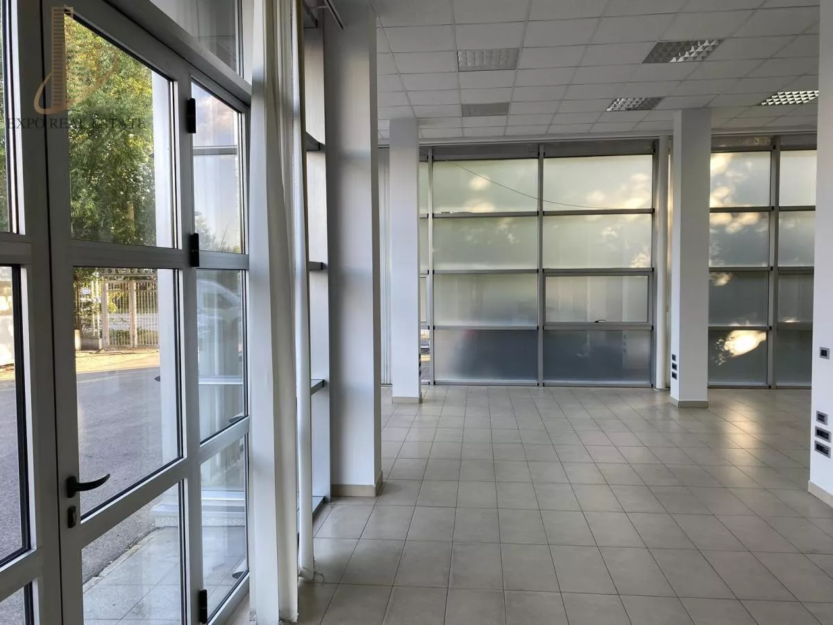 Za izdavanje poslovni prostor od 400m2 - Novo Naselje - photo 3