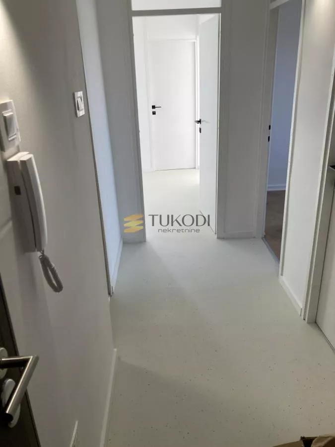 Trosoban stan 66m2,Liman 3 - slika 8