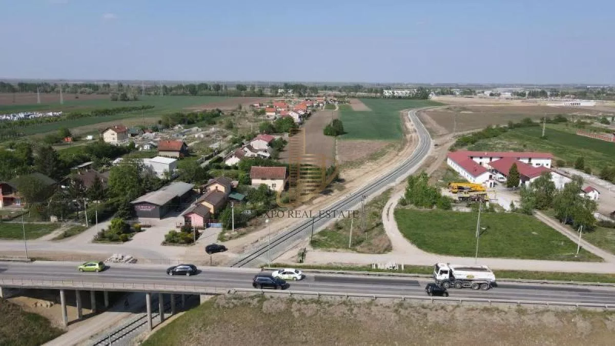 Prodaja,plac od 4290m2 Rumenka - slika 1