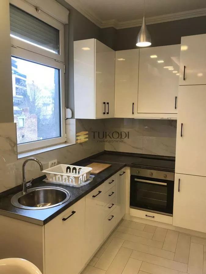 BETON HALA | Renoviran stan 3.0 – Pogled na Savu - slika 11