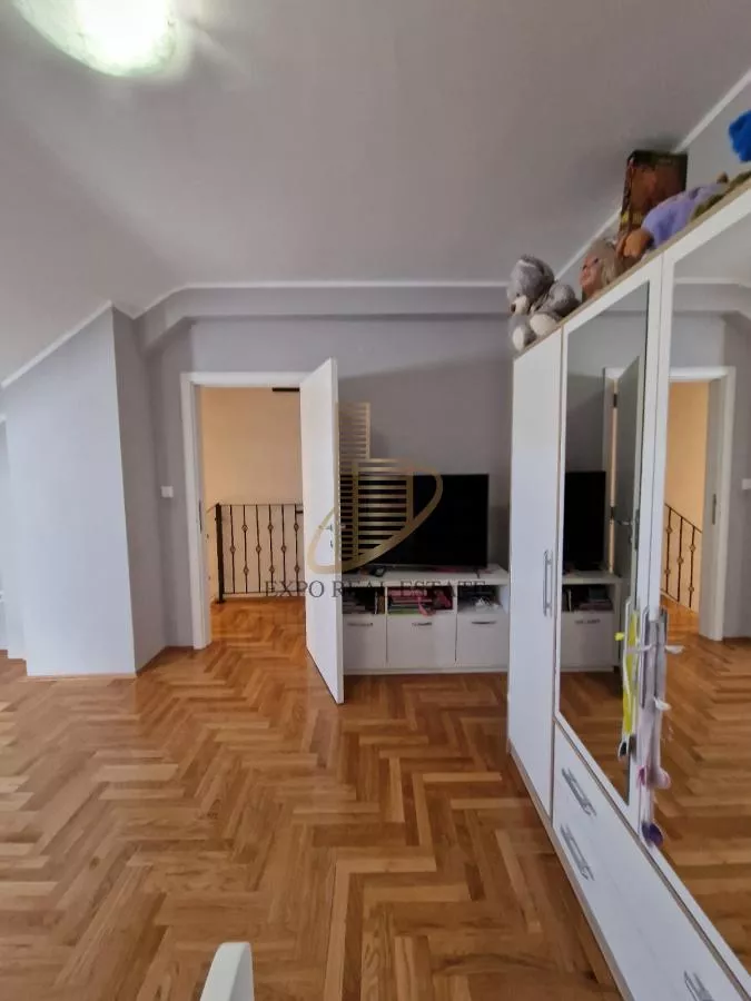 Izuzetan duplex od 120m2+60m2 terase -Nova Detelinara - slika 6