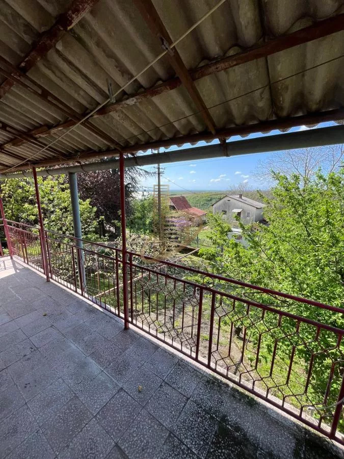 Uknjižena kuća sa pomoćnim objektima i voćnjakom - photo 16
