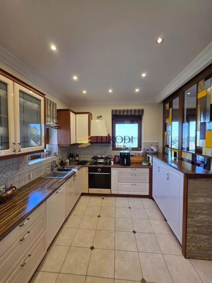 Kuća 400m2 Sr.Kamenica - slika 9
