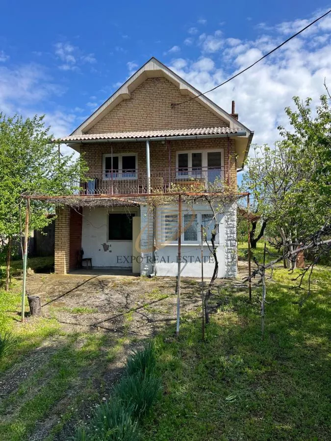 Uknjižena kuća sa pomoćnim objektima i voćnjakom - photo 1