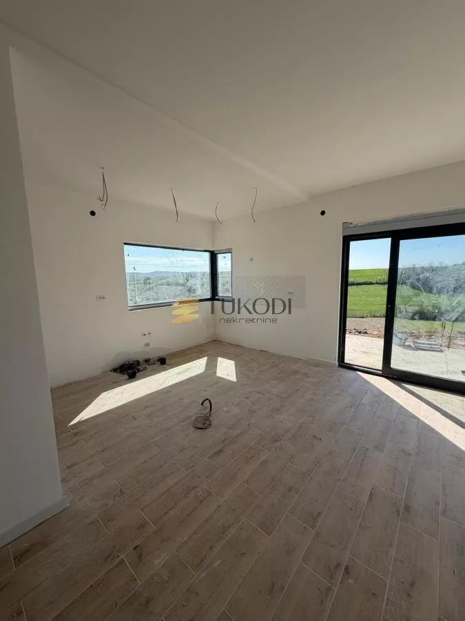 Građevinsko zemljište 12.546 m² sa novom kućom – Rogača, Sopot - slika 5