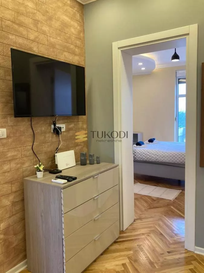 BETON HALA | Renoviran stan 3.0 – Pogled na Savu - slika 13