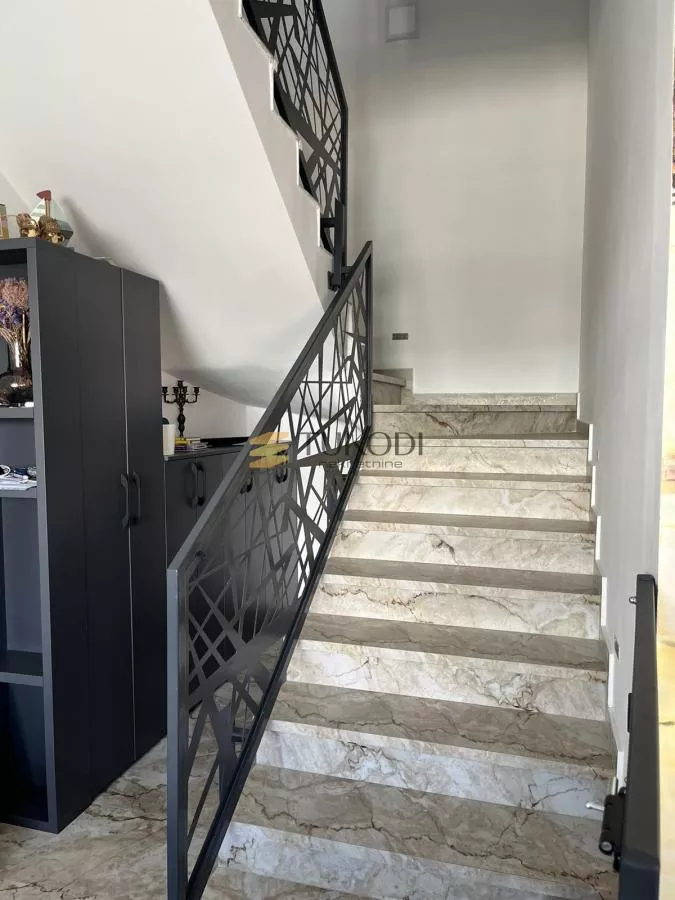 Prodaja 5,0 stan od 150m2,Gornja Kamenica - slika 16
