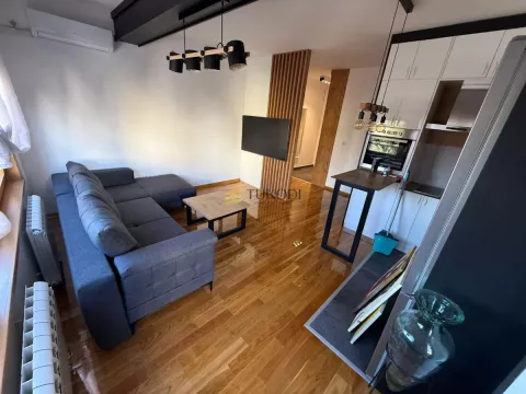 Lux 2.5 stan na Vračaru