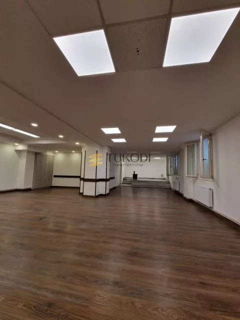 Prodaja,lokal 176m2 Pop Lukina