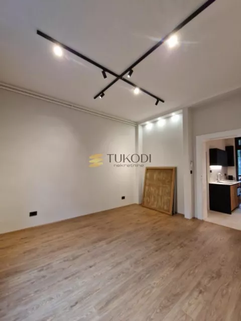 3,0 salonac od 100m2 poslovni prostor
