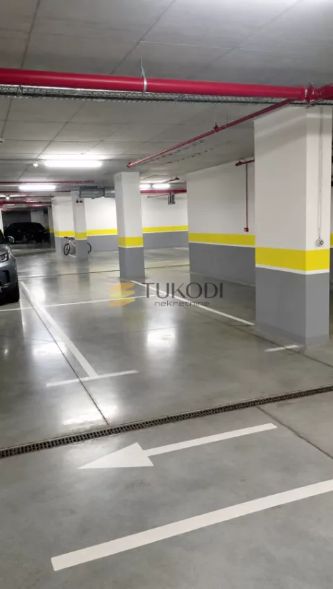 Garažno mesto 13,7m2 na -2